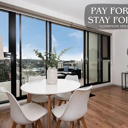 Luxe On Main In Mornington Views Of The Bay Villa Exterior photo