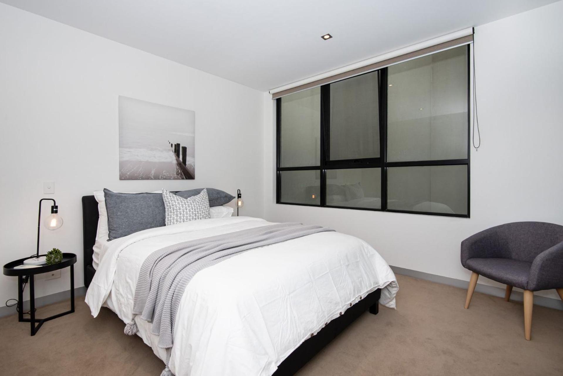 Luxe On Main In Views Of The Bay